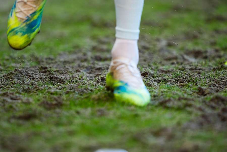 Haaland and Norwegian coach Solbakken apologize to Swiss for dreadful pitch conditions