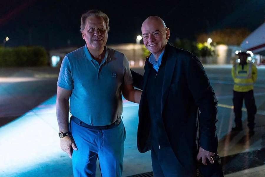 Infantino, junto a Alejandro Domínguez, presidente de la Conmebol, a su llegada a Colombia Infantino, junto a Alejandro Domínguez, presidente de la Conmebol, a su llegada a Colombia