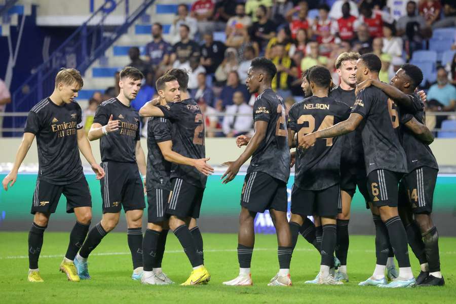 Fábio Vieira marca golaço a Anthony Lopes em jogo de preparação entre Arsenal e Lyon (3-0)