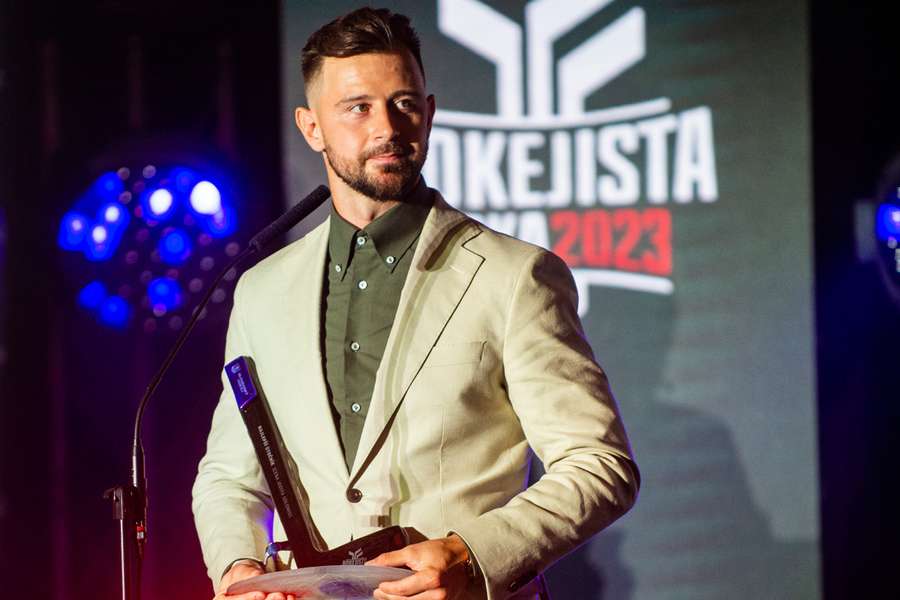 Tatar sa na pódiu predstavil dvakrát. Prebral si ocenenie pre Hokejistu roka i najlepšieho útočníka.