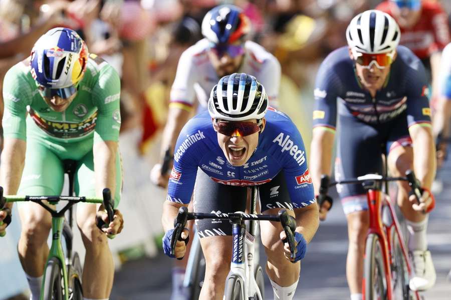 Jasper Philipsen si dospurtoval pro premiérové vítězství na Tour de France.