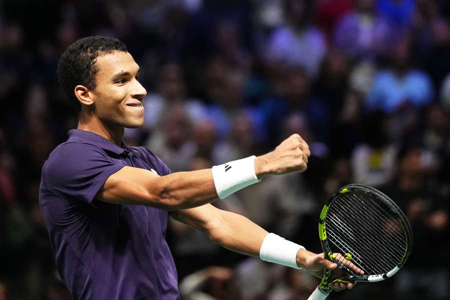 Auger-Aliassime comemora vitória sobre Bublik