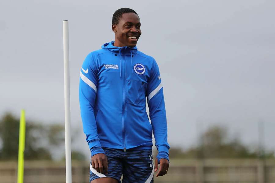Enock Mwepu viu-se obrigado a deixar os relvados aos 24 anos, mas vai continuar ligado ao futebol e ao Brighton