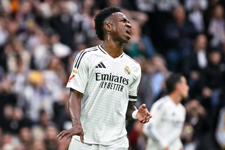 Vini Jr. perdeu pênalti e fez gol em Real Madrid 1x2 Valencia