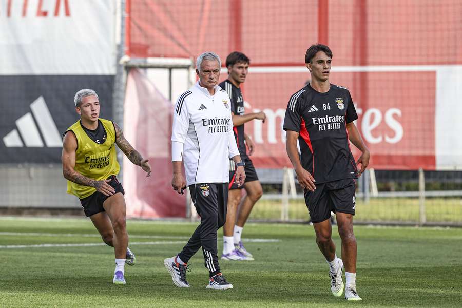 José Mourinho vai abrir o treino do Benfica em Stamford Bridge