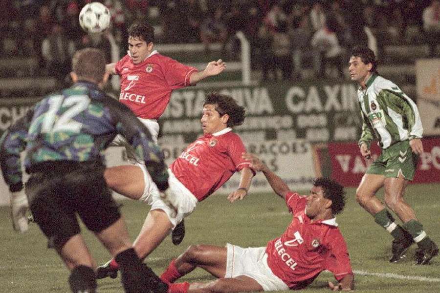 Mauro Airez vestiu as cores do Benfica