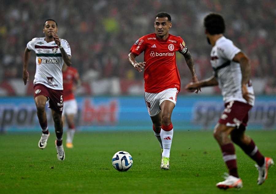 O Internacional começou o jogo em altíssima intensidade