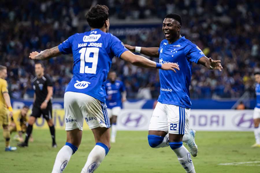 Villarreal fez o gol da vitória do Cruzeiro 