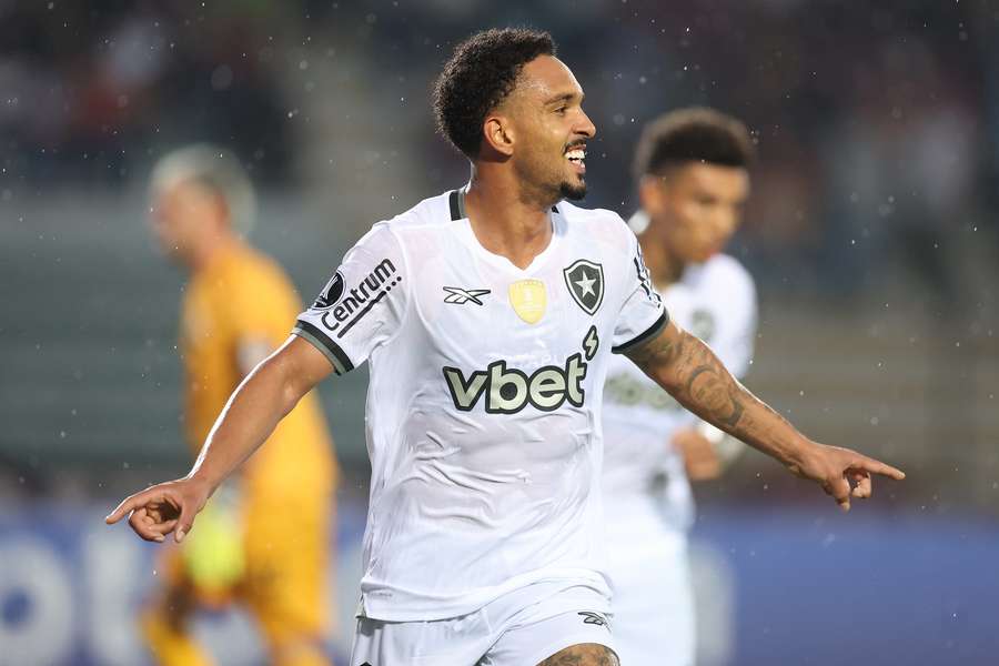 Vitinho fez o primeiro do Botafogo contra o Carabobo
