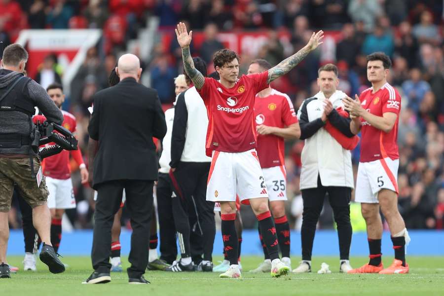 Victor Lindelof se despidió del Manchester United al finalizar su contrato