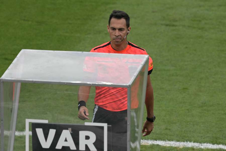 Nem toda federação da FIFA consegue implementar o VAR