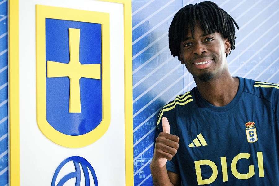 Ovi Ejaria, en las instalaciones de El Requexón, donde estará a prueba con el Oviedo