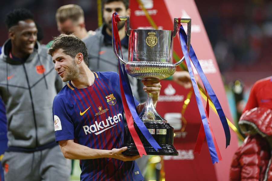 Sergi Roberto of FC Barcelona with the Copa del Rey trophy during 2017/2018 