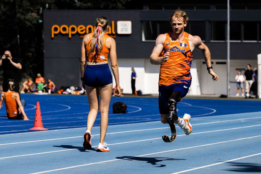 Joël de Jong kan ver springen met zijn beenprothese