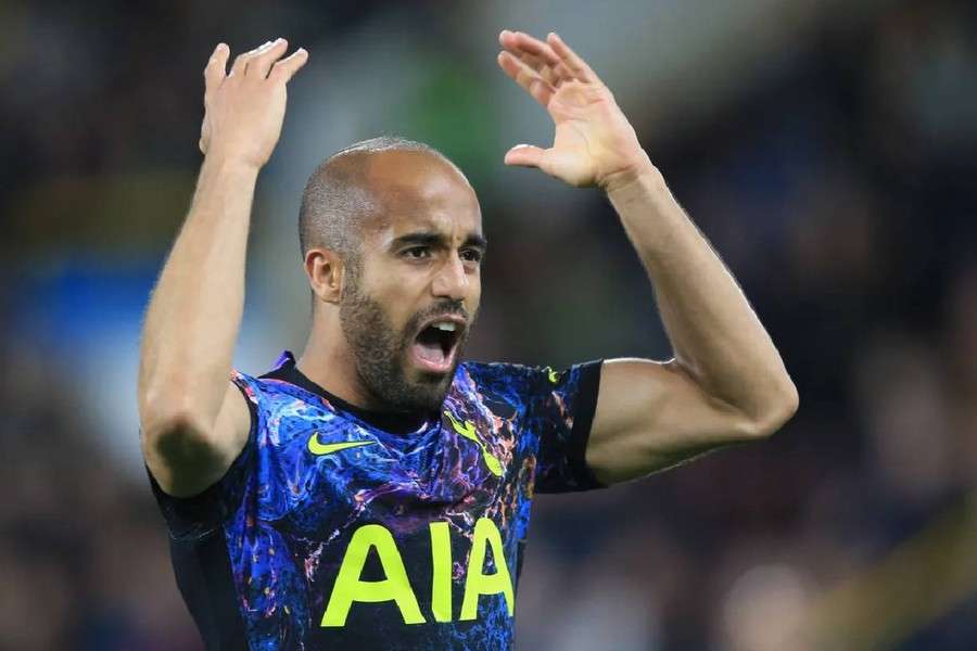 Lucas Moura não vai seguir no Tottenham