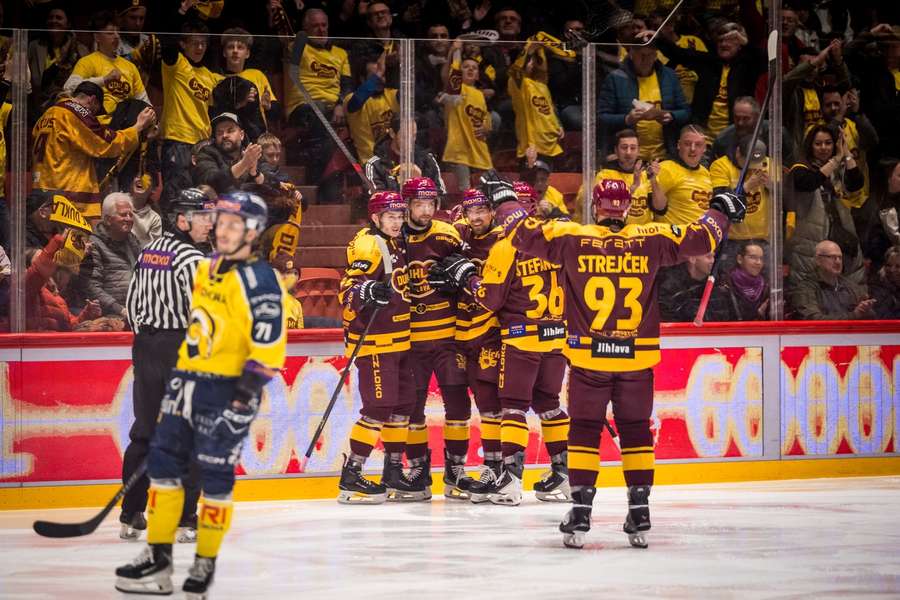Jihlava doma porazila na úvod finálové série Zlín 5:1.