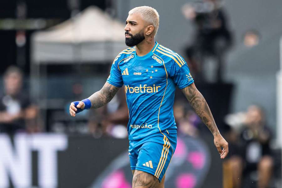 Gabigol durante jogo do Cruzeiro contra o Santos na Vila Belmiro