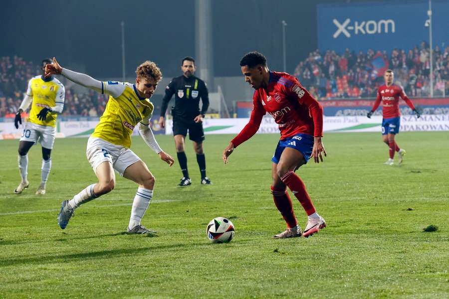 Michael Ameyaw (P) i Filip Luberecki (L) z Motoru Lublin w meczu 18. kolejki Ekstraklasy