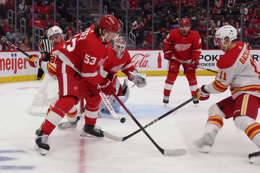 NHL Round-up: Moritz Seider und die Detroit Red Wings feiern den fünfen Sieg in Serie.