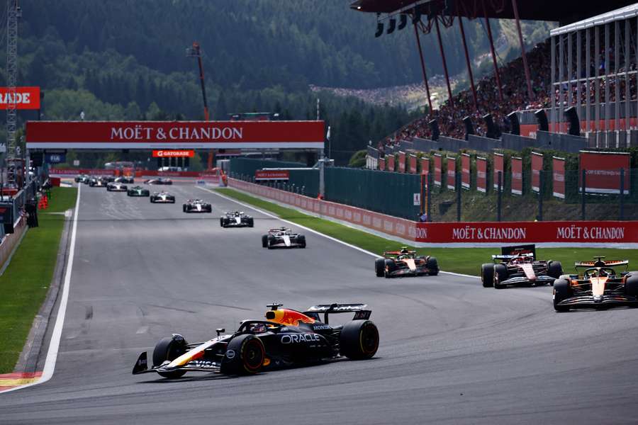 Verstappen se lleva el esprint del GP de Bélgica por delante de los McLaren