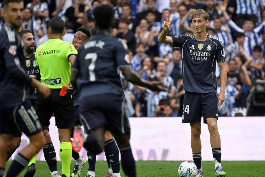 Huijsen, indicando que Militao estaba junto a él cuando hizo falta a Oyarzabal