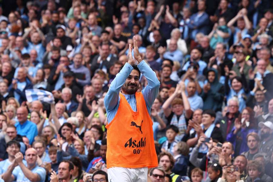 Gundogan aplaudido no regresso ao Ethiad