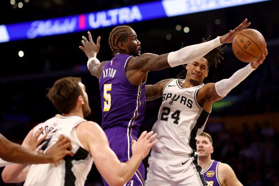 Duro golpe para los Lakers ante los Spurs Duro golpe para los Lakers ante los Spurs