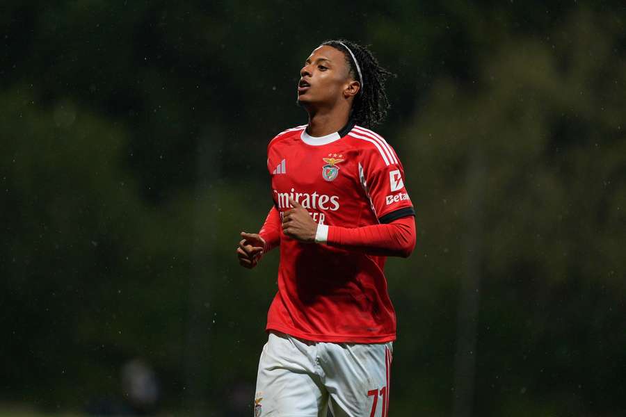 Leandro Santos ao serviço do Benfica