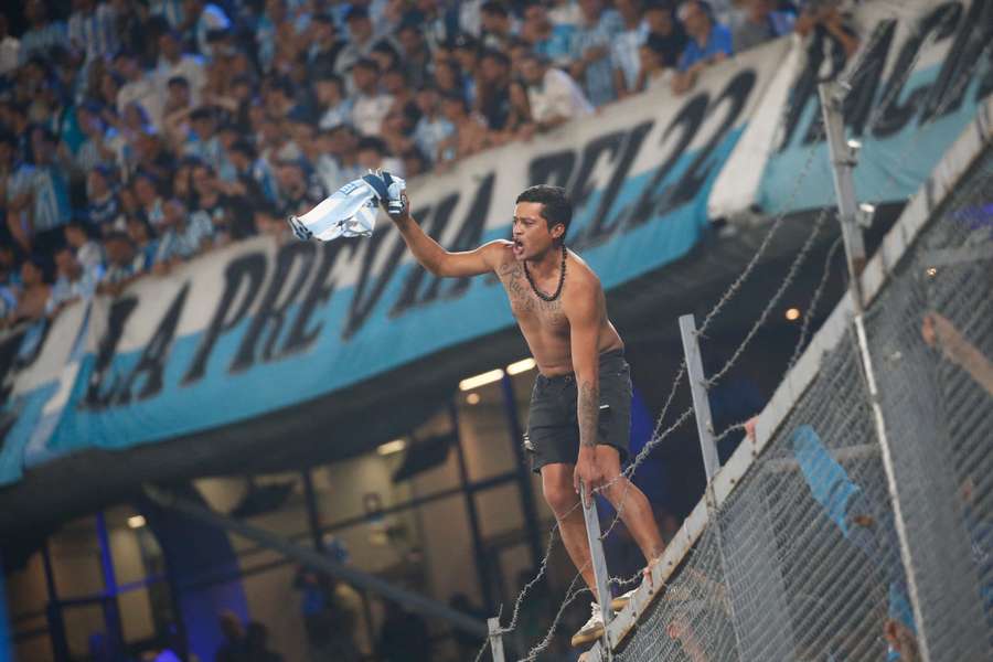 Torcedor do Racing em jogo contra o River pelo Clausura