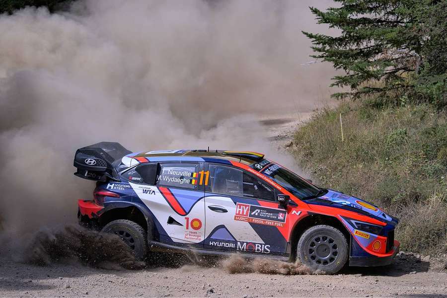 Neuville retrouve la victoire en Grèce et se rapproche du titre