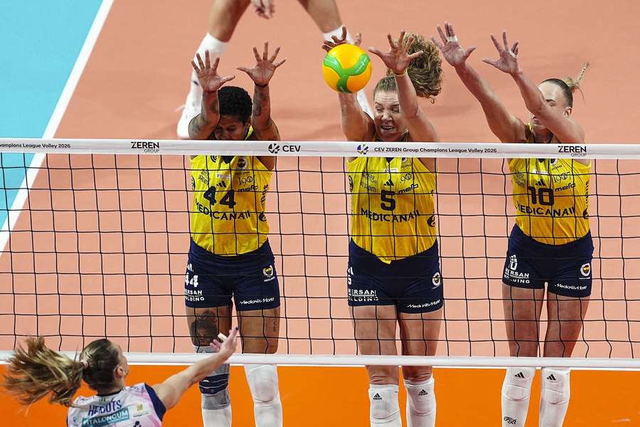 Ekipa Korneluk bezlitosna dla Budowlanych, gładka wygrana Fenerbahce