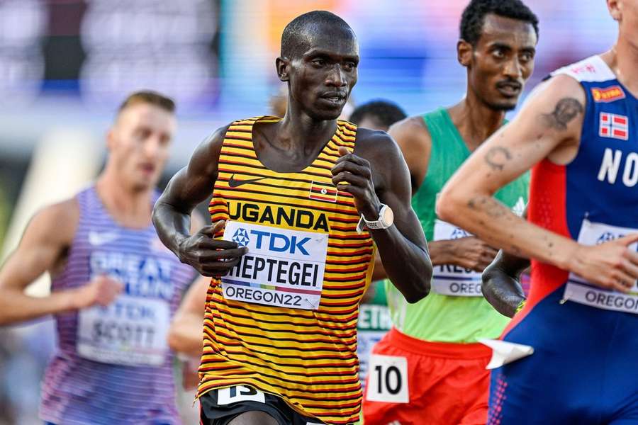 Joshua Cheptegei, en una carrera en pista