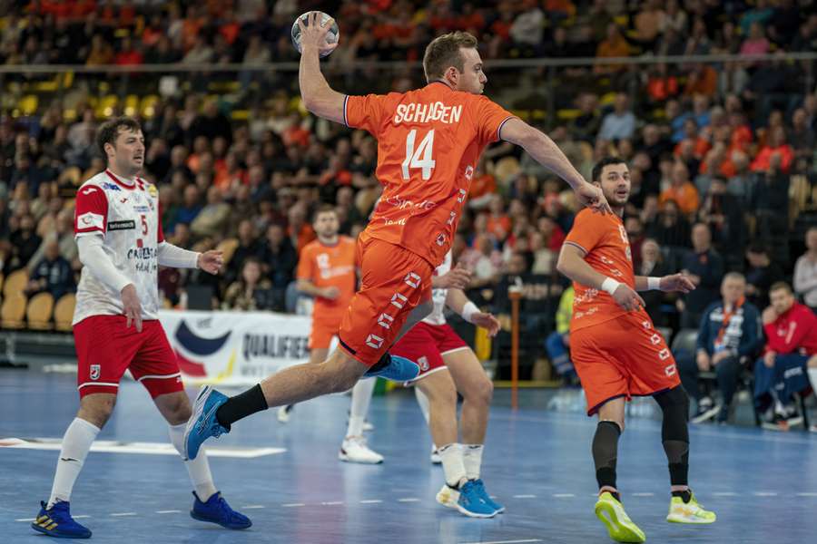 Oranje boekt schitterende 32-27 overwinning op Kroatie voor kwalificatie EK