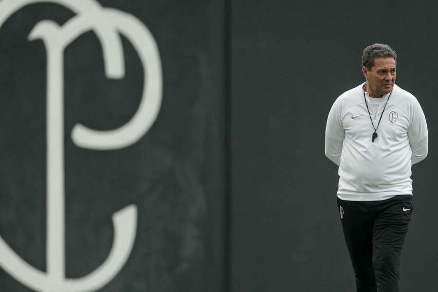 Luxa: 6 jogos, 4 empates e 2 derrotas