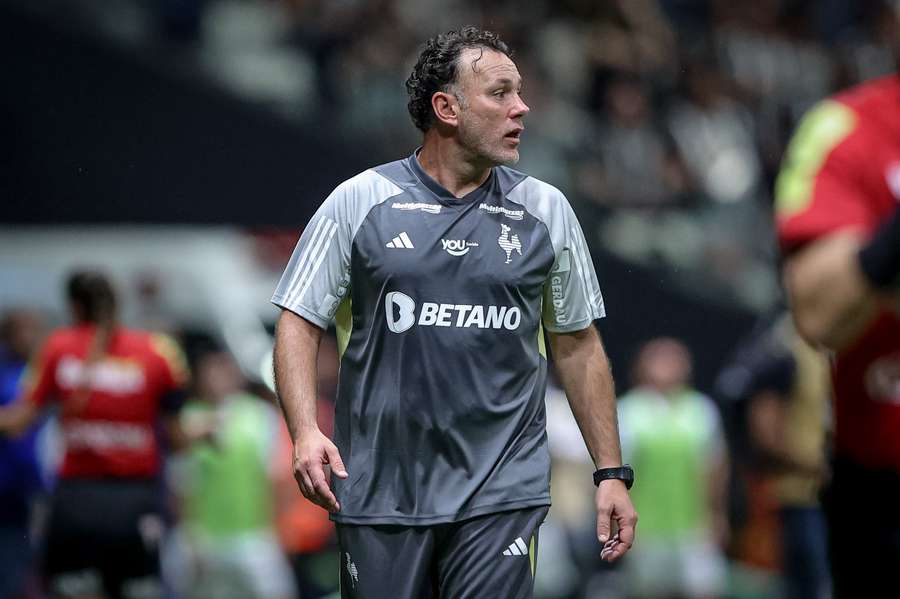 Gabriel Milito começou sua trajetória no Galo com um empate no clássico