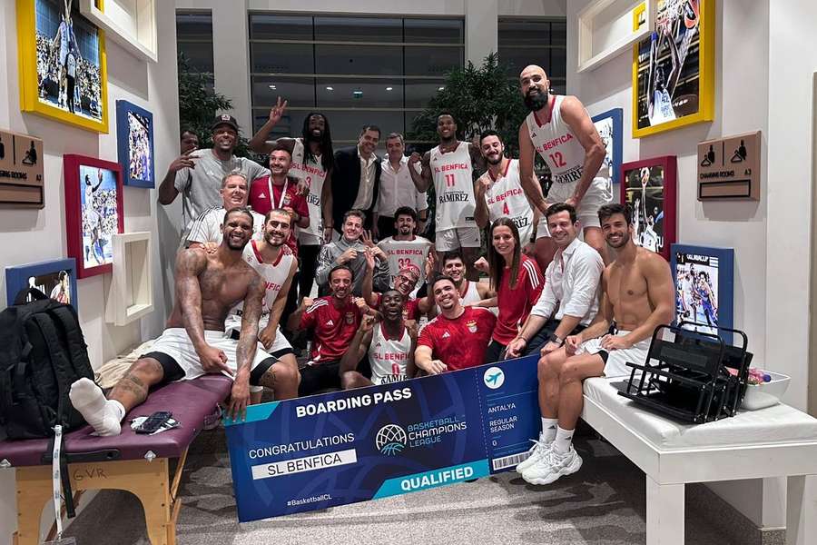 Benfica celebra triunfo na Turquia