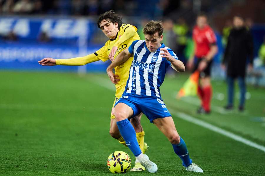 Pablo Ibanez of Deportivo Alaves duels for the ball with Bryan Gil of Girona Pablo Ibanez of Deportivo Alaves duels for the ball with Bryan Gil of Girona