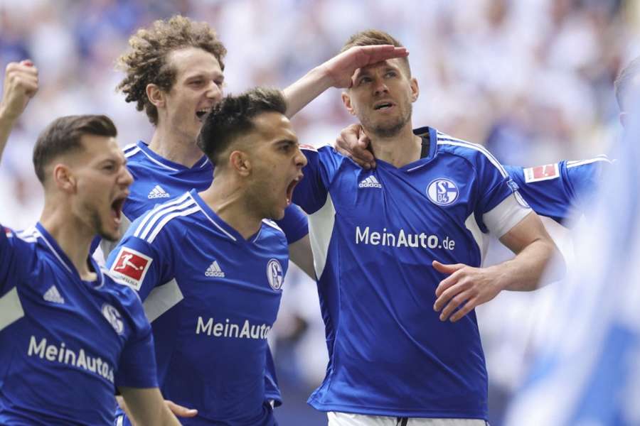 O remíze Schalke s Frankfurtem rozhodl pět minut před koncem Sebastian Polter.