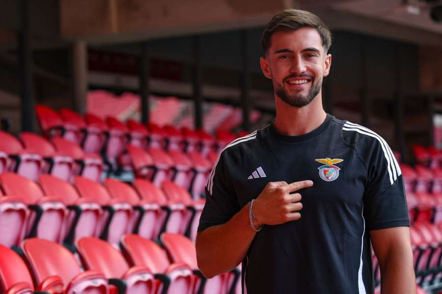 Gustavo Gonçalves assinou pelo Benfica até dezembro de 2028