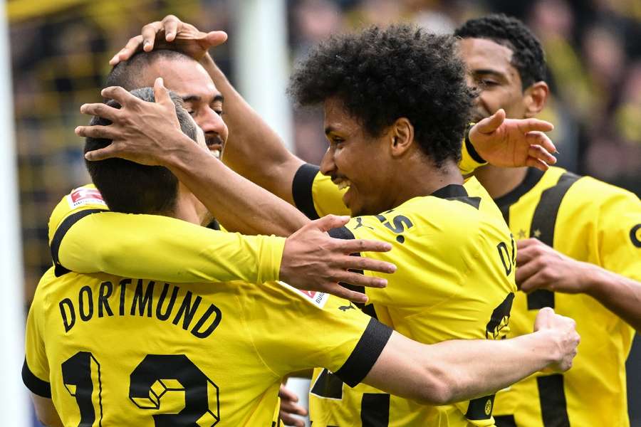 Los jugadores del Dortmund celebran un gol