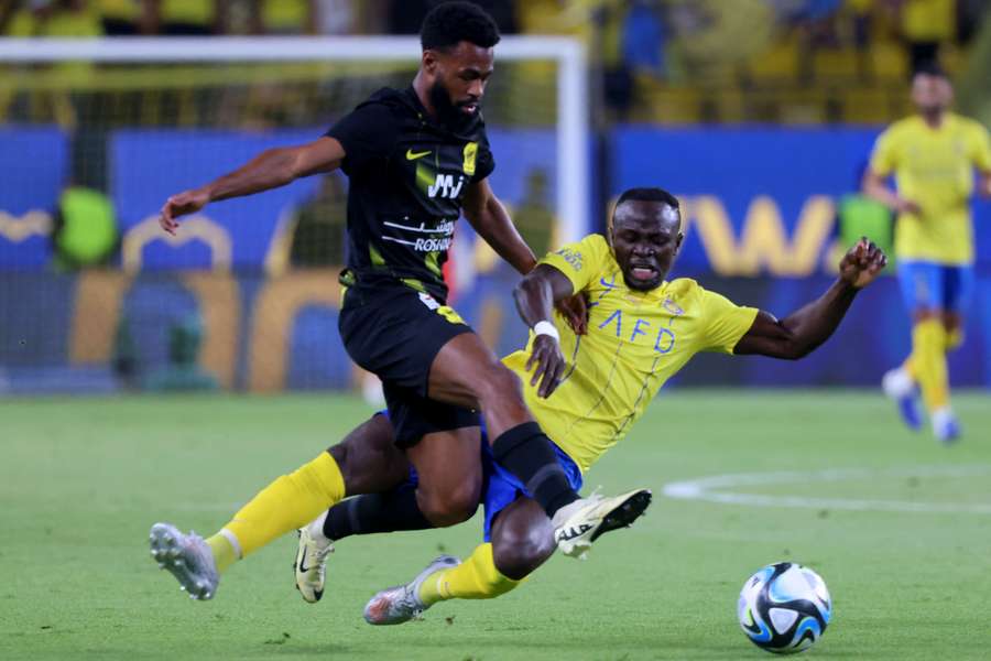 Al-Ittihad e Al-Nassr brigam pelas primeiras posições da tabela