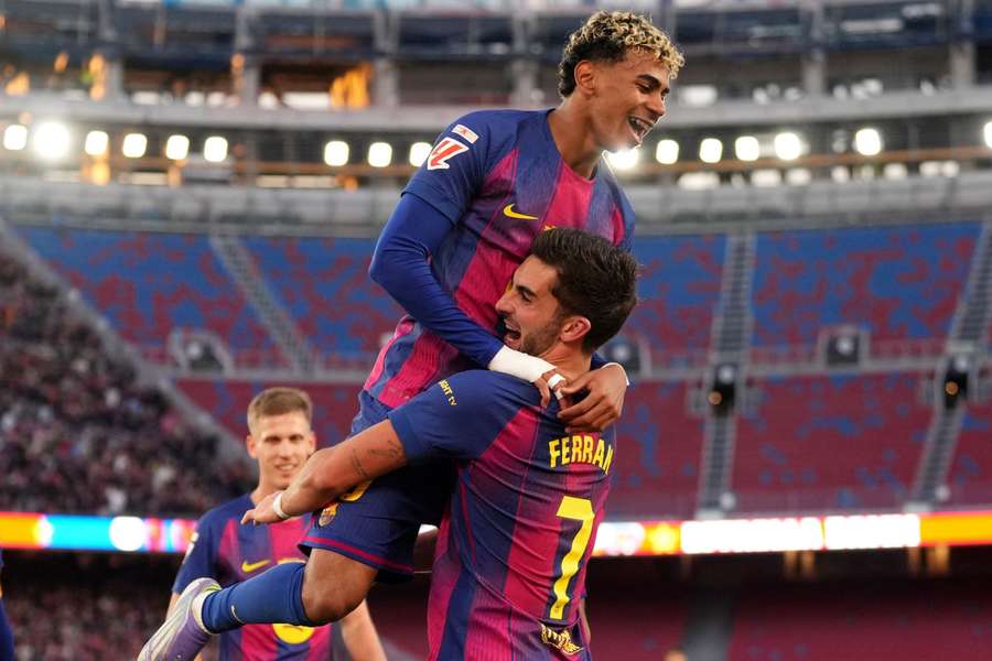 Lamine Yamal deu duas assistências para Ferran Torres em Barça 4x0 Athletic