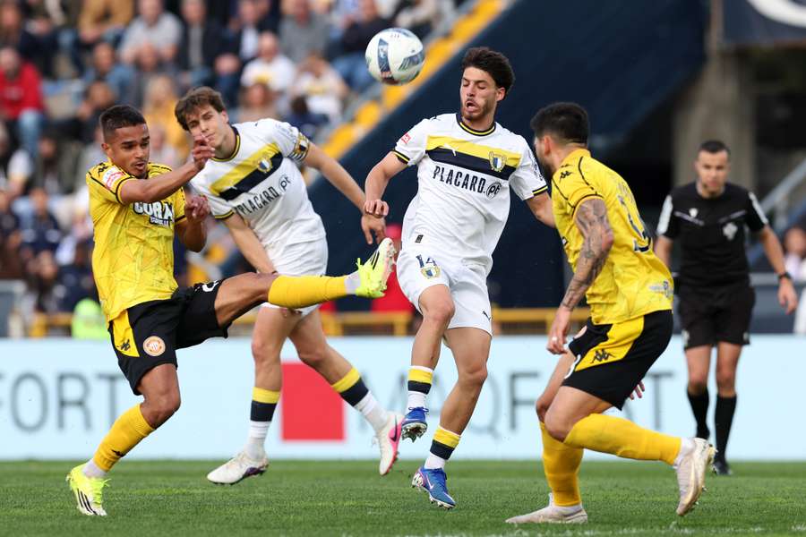 Nacional derrotado em Famalicão