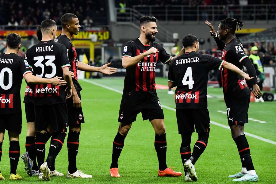 I giocatori del Milan dopo un gol