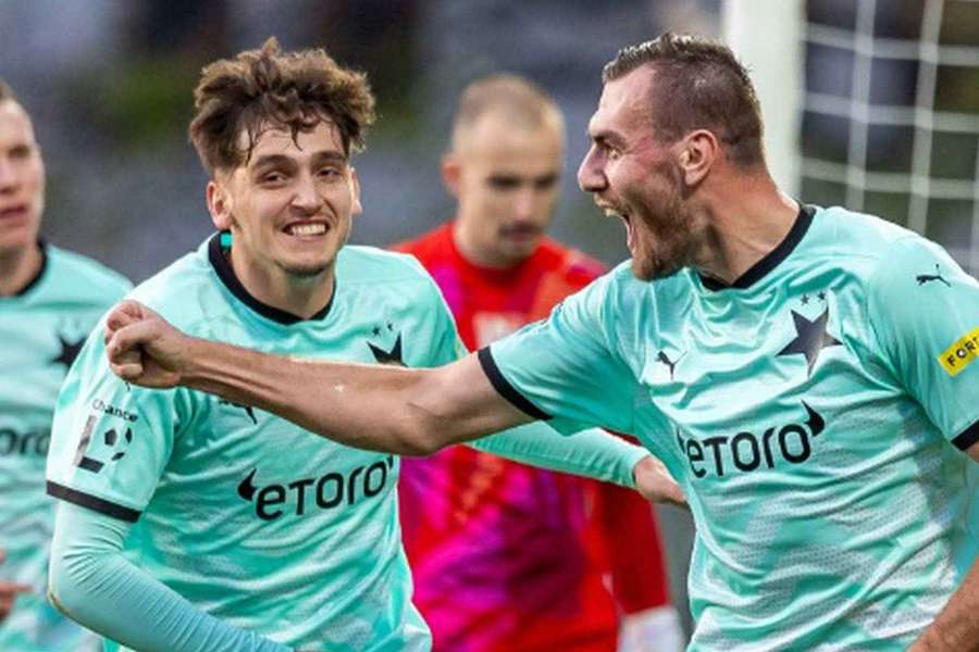 Radost hráčů Slavie po hladkém vítězství v Českých Budějovicích