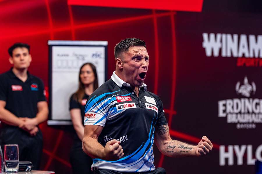 Gerwyn Price schreit seine Freude heraus.