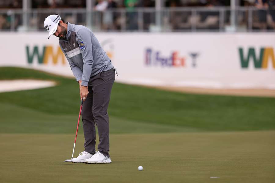 Adam Hadwin putts