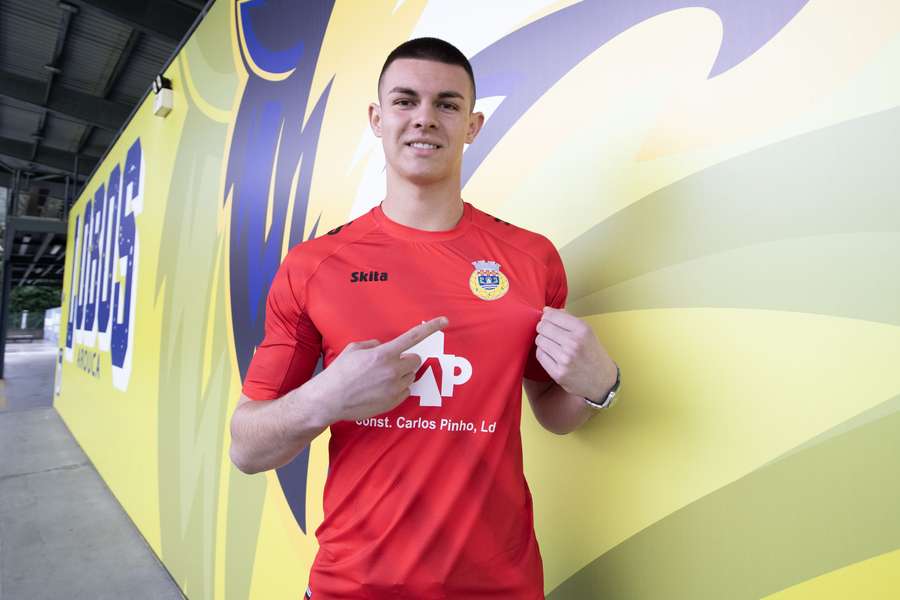 Jakub Vinarcik reforça baliza do Arouca
