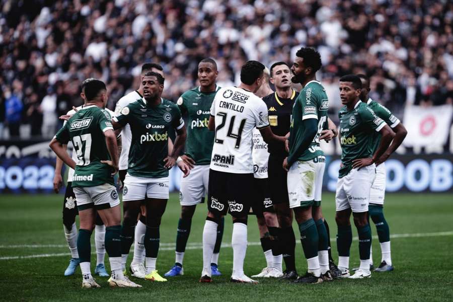 STJD suspende partida entre Goiás e Corinthians neste sábado (15)