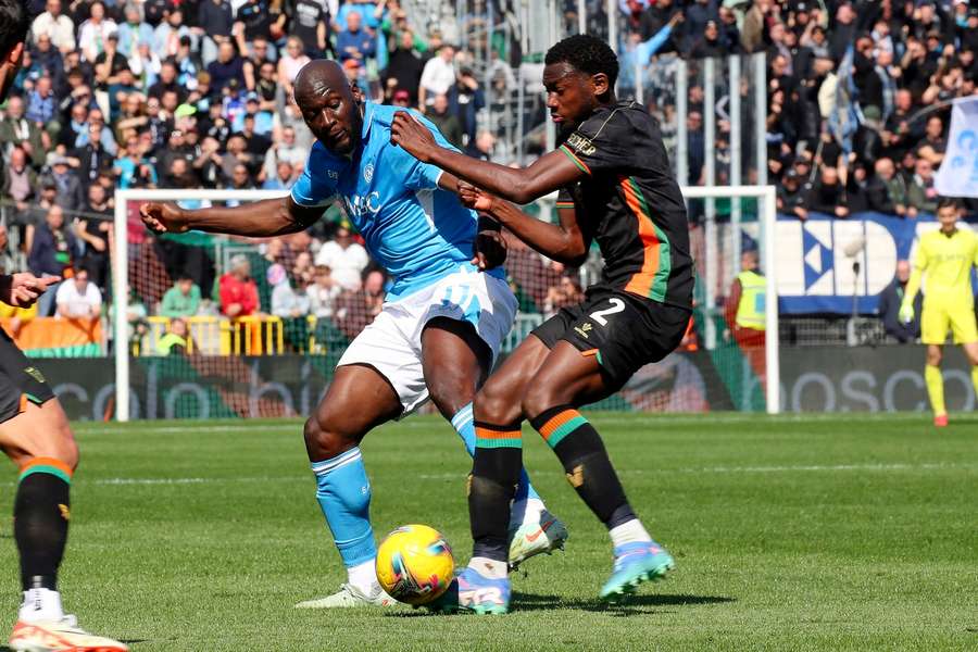 Romelu Lukaku of Napoli battles for the ball